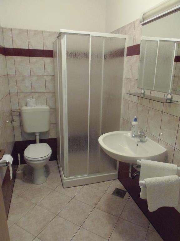 Milos Apartment Pula Phòng bức ảnh